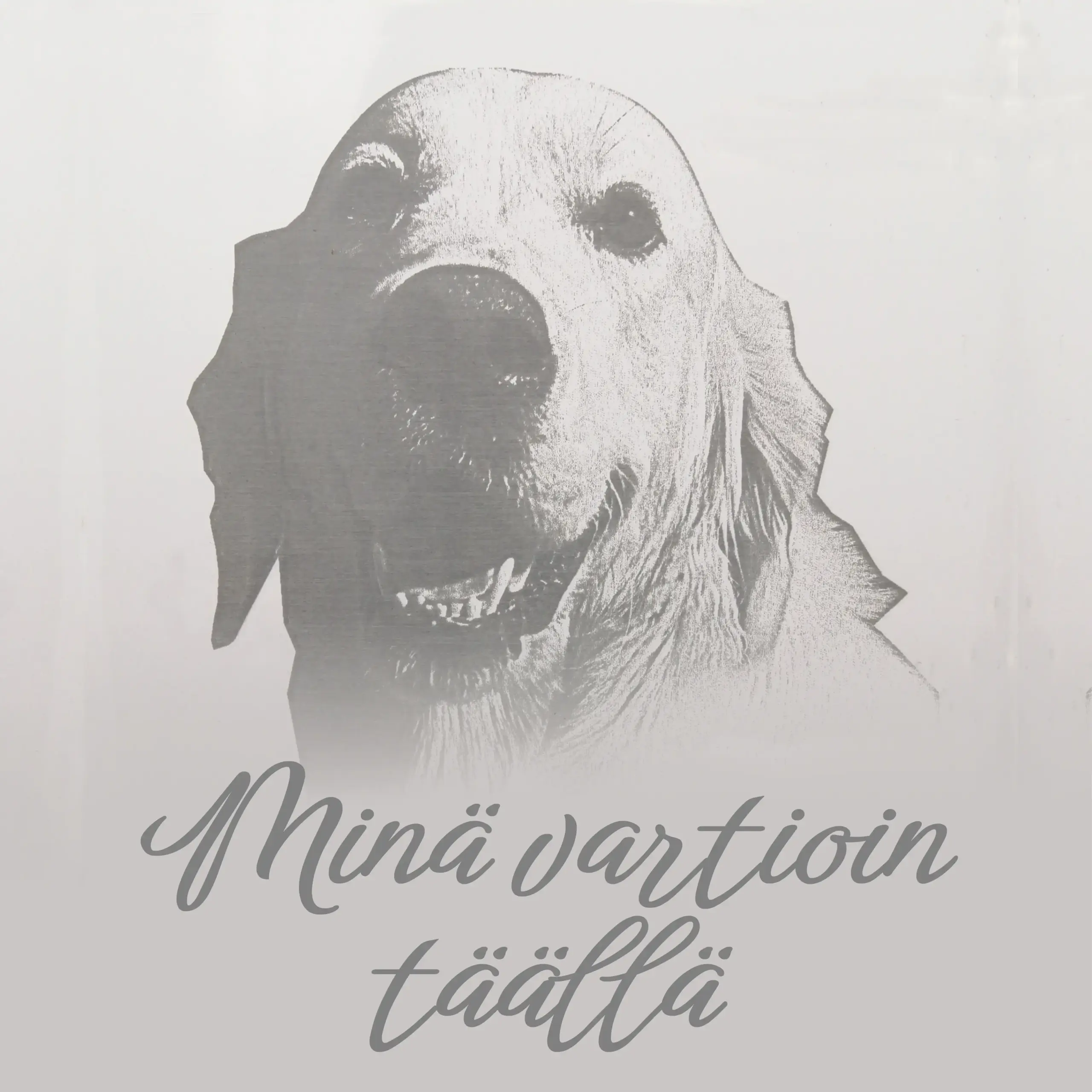 Minä vartioin täällä kyltti, laserkaiverrettu omasta kuvasta.