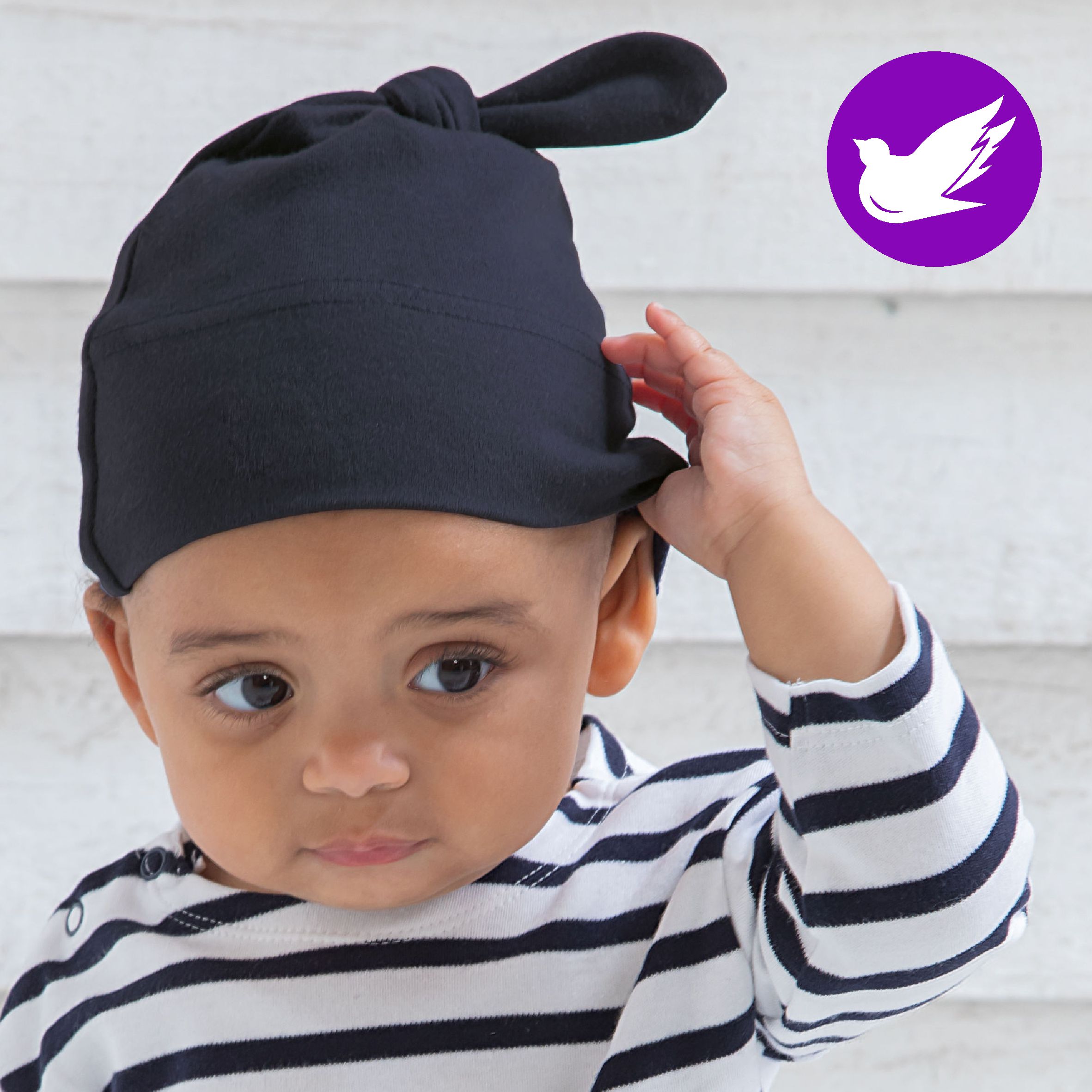 Vauvan trikoopipo omalla tekstillä Materiaali: 100% puuvilla •meleeratussa harmaassa 85% puuvillaa, 15% polyesteria Paino: 200g/m² Koko 0-18 kk (one size)