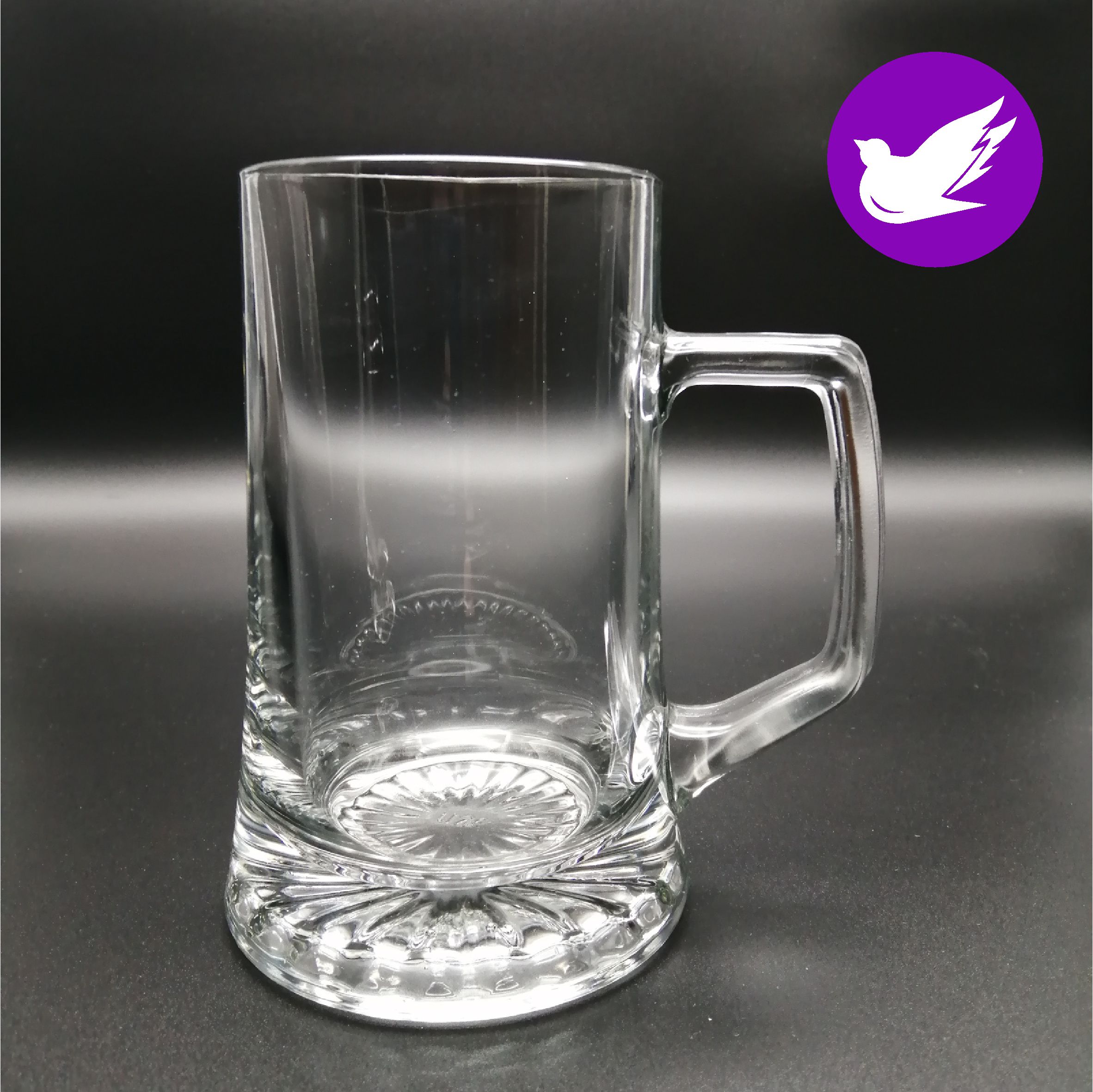 LASITUOPPI omalla tekstilläsi Lasinen tuoppi kaiverrettuna omalla tekstilläsi. Tuopin mitat: 15 x 9 x 12cm