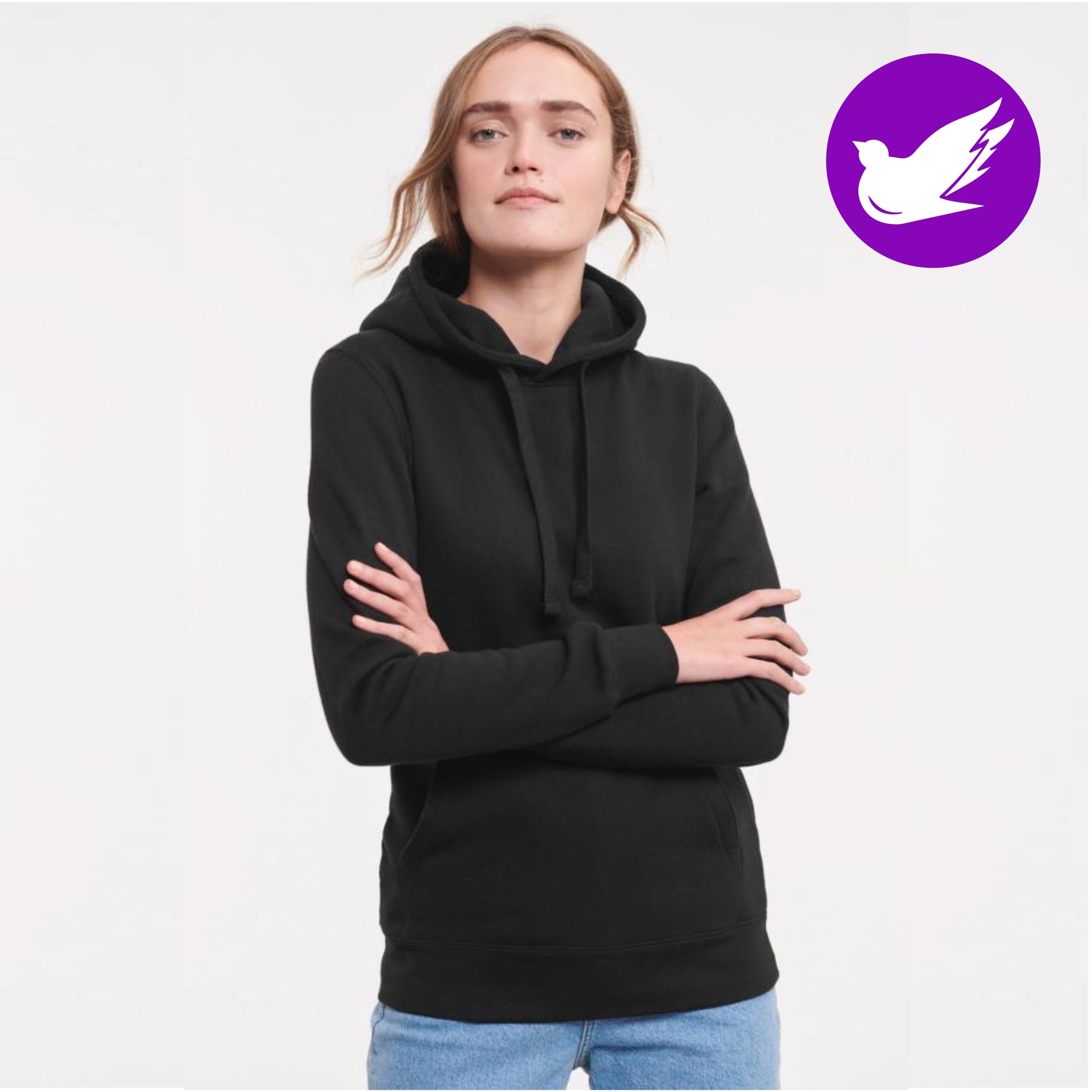 NAISTEN AUTHENTIC HUPPARI Materiaali: 80 % puuvillaa, 20 % polyesteriä Paino: 280 g/m² Kolmilankakudonta, päälikerros pehmeää puuvillaa Kaksinkertaisessa hupussa kankaanvärinen litteä nauha Kengurutaskussa läpivienti ja kauluksessa lenkit kuulokkeiden johdolle Harjattu sisäpinta Koot XS - XL