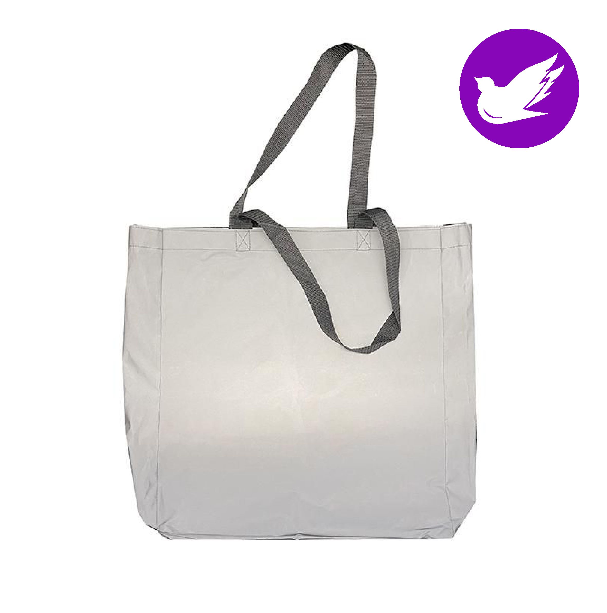 HEIJASTAVA KASSI omalla tekstilläsi • Materiaali: 100 % polyesteriä • Koko: 42 x 38 x 10 cm • Tilavuus: 15 litraa • Kantohihnat polypropeenia, pituus n. 60 cm • Kantohihnat tumman harmaat • Kyseessä ei ole lainmukainen henkilösuojain ja virallisen heijastimen käyttöä suositellaan lisäksi