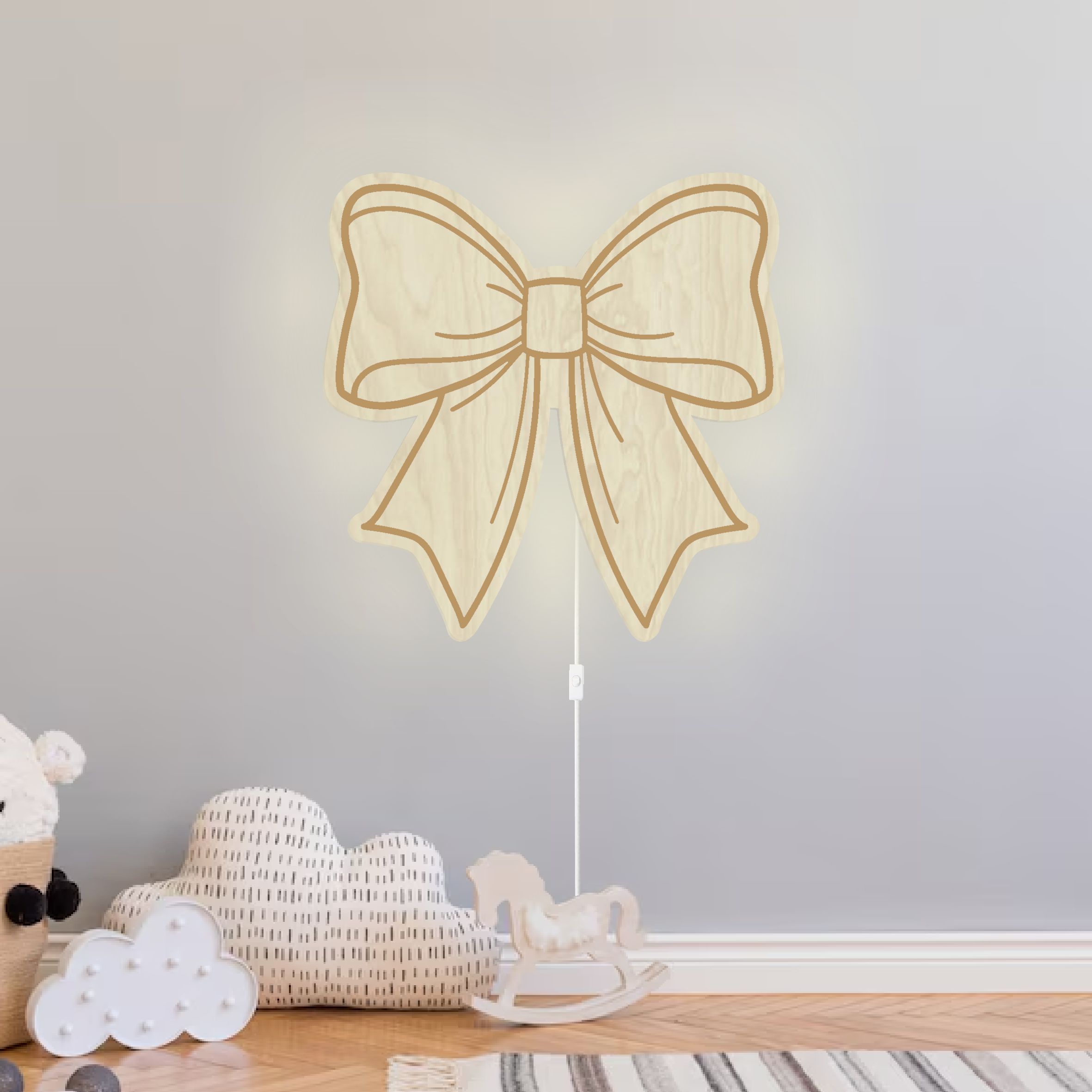 Rusetin mallinen seinävalaisin vanerista. Korkeus 36cm x Leveys 35cm. Materiaali 6 mm koivuvaneri. Voit halutessasi maalata valaisimen haluamallasi maalilla.Voit valita koristeen valoilla tai ilman. Voit milloin tahansa lisätä valosarjan itse myös jälkeenpäin.