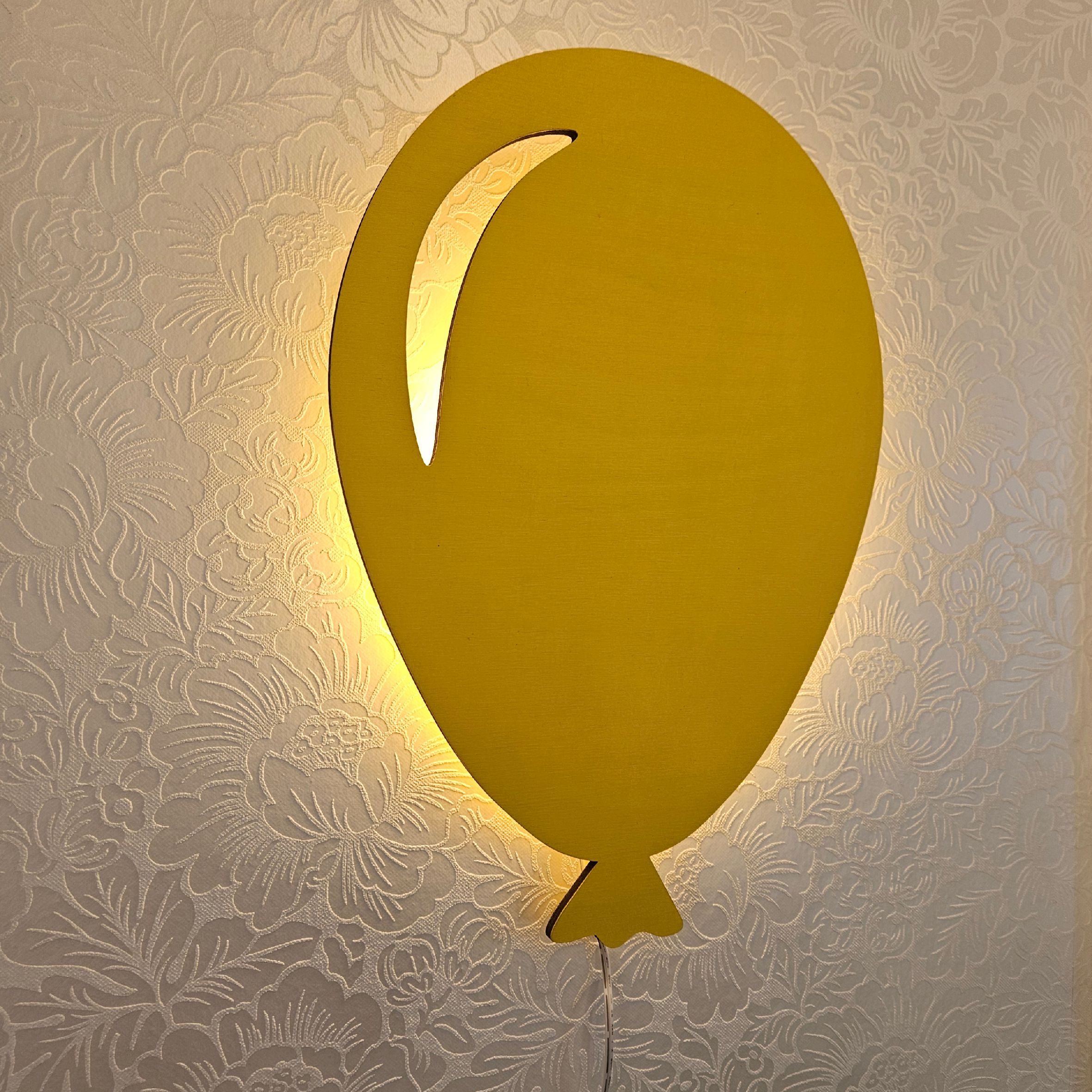 Ilmapallo seinävalo vanerista Leveys 27cm x Korkeus 40 cm