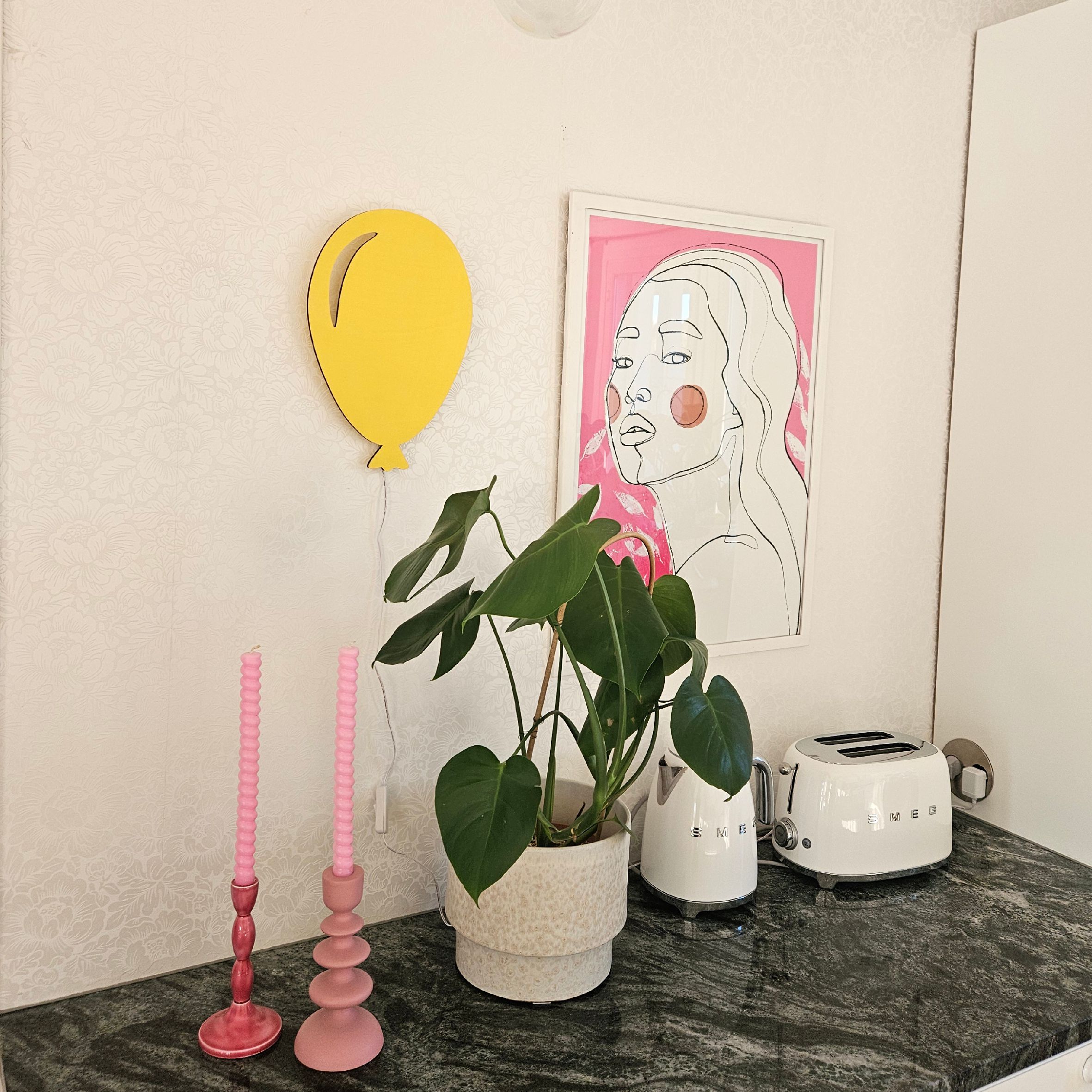 Ilmapallo seinävalo vanerista Leveys 27cm x Korkeus 40 cm