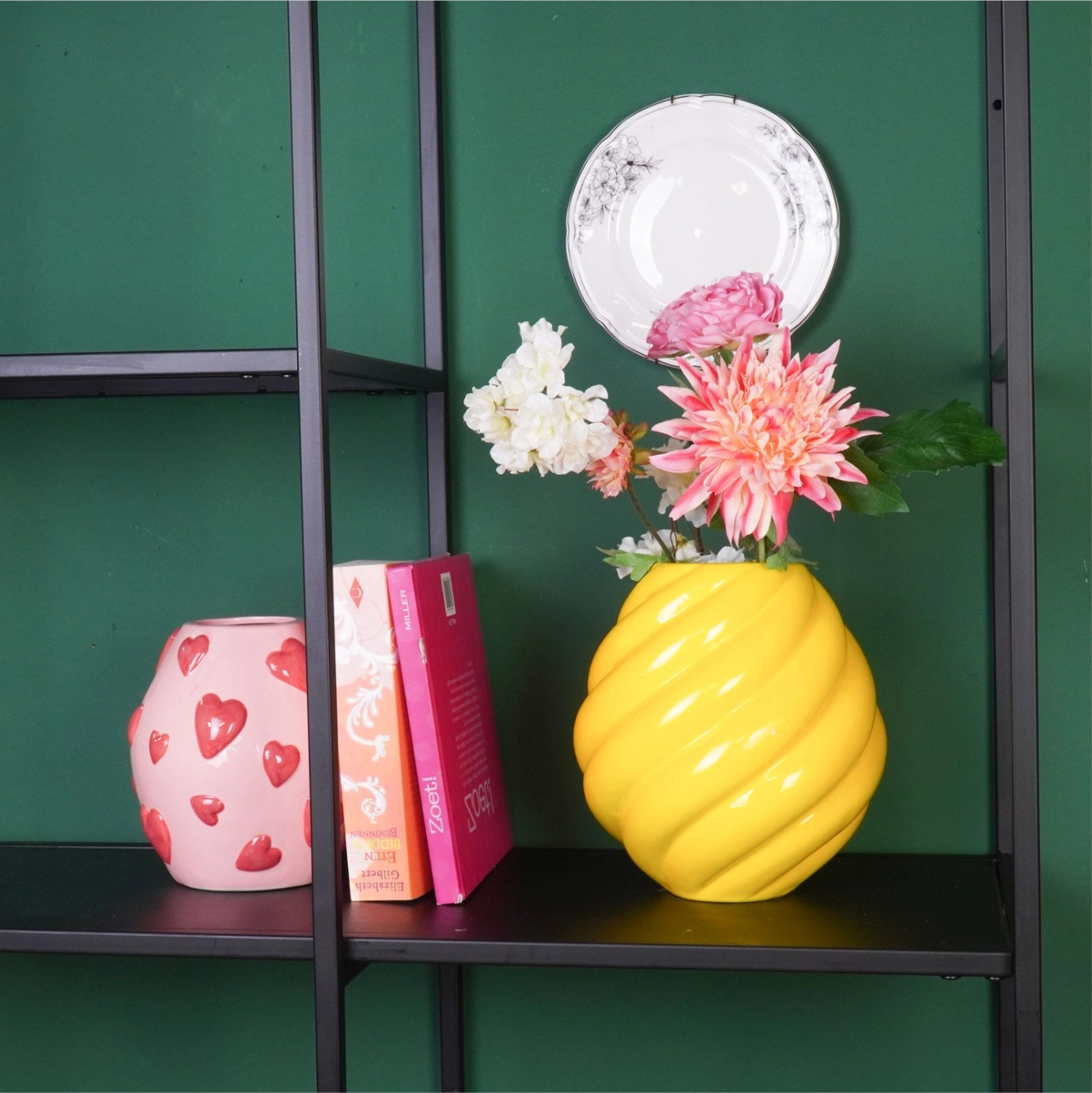 Upea iso keltainen maljakko