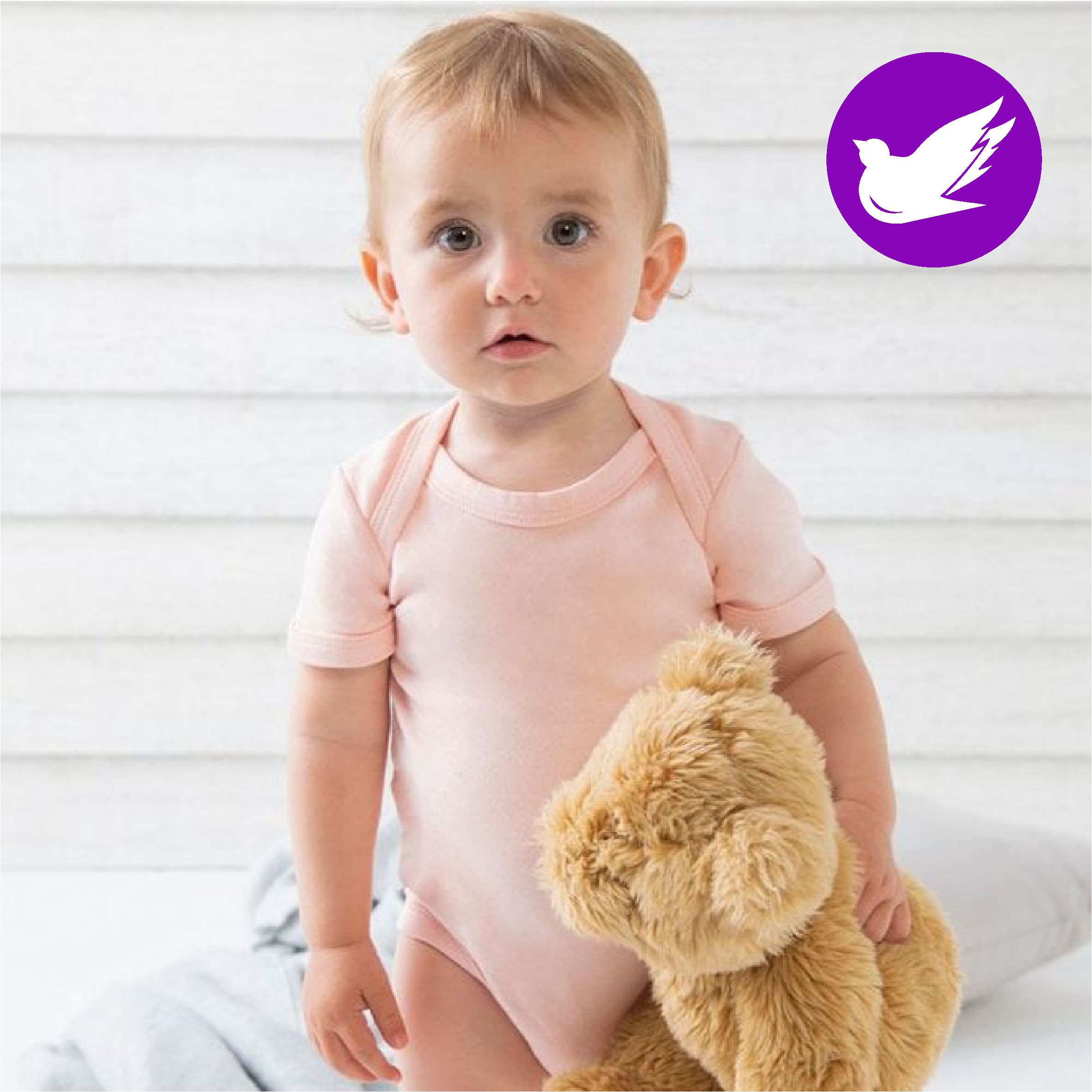 Vauvan lyhythihainen body omalla tekstillä. Materiaali: 100% luomu puuvillaa Paino: 200g/m² Koot 0-24 kk