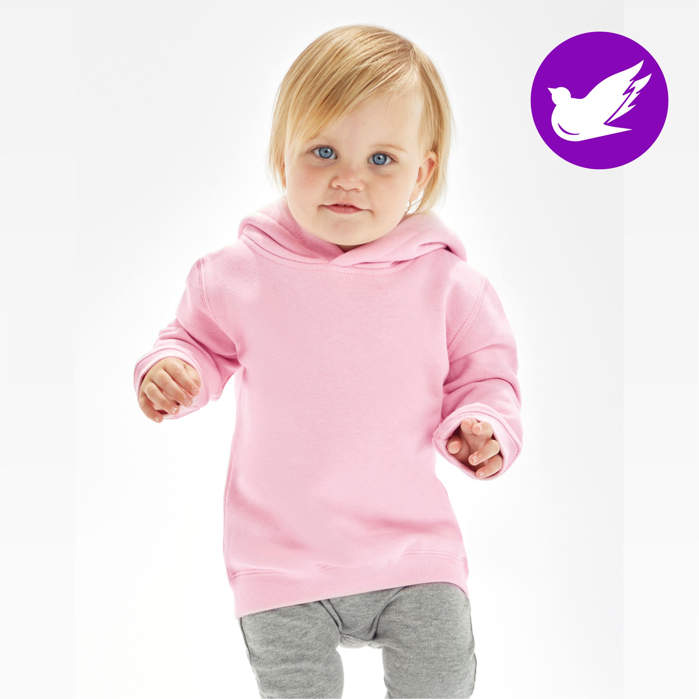 Vauvan huppari omalla tekstillä Materiaali: 80% luomupuuvilla, 20% kierrätetty polyester Paino: 280 g/m² Koko   18-24 kk rinnanympärys 64cm Pituus 40cm Laskostetut olkasaumat Kankaanväriset nepparit jalkovälissä Pehmeä ja joustava materiaali Vegaaninen: ei ole käytetty eläinperäisiä tuotteita missään tuotannon vaiheessa